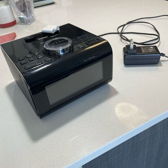 Brookstone AM/FM clock radio - Picture 6 of 6